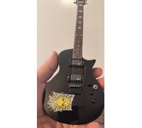 Kirk Hammett - Teschio & Ragnatela 1:4 Scala Riproduzione Chitarra ~ Axe Heaven