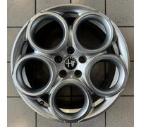 KIT 4 Cerchi in lega ALFA ORIGINALI TONALE da 18 + 4 GOMME 235/50R18 INVERNAL