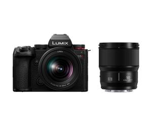 Kit con Corpo Macchina Mirrorless Full-Frame LUMIX S5M2 e Obiettivi LUMIX S 20-60 mm F/3.5-5.6 e LUMIX S 50mm F/1.8