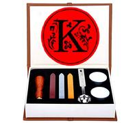 Kit di timbri di cera, ANBOSE set di timbri di cera alfabeto che include 1 pezzo di sigillo di rame con impugnatura in legno, 3 pezzi di bastoncini di cera, 1 cucchiaio per fondere e 2 candele（K)