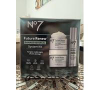 No7 Future Renew Damage Reversal Skincare Set, siero viso anti-età (9,8 ml), crema giorno con SPF 25