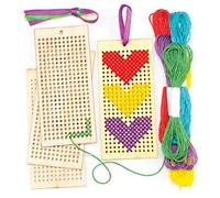 Kit per Segnalibri in Legno Ricamati a Punto Croce per Bambini da Ideare, Ricamare ed Esporre (Confezione da 4)