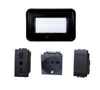 Kit Placca Scatola 504 IP55, 4 Moduli Presa Schuko + Bipasso + Interruttore, Compatibile Con Bticino Living, Colore Nero, Placca Stagna Idrobox Incasso Da Esterno