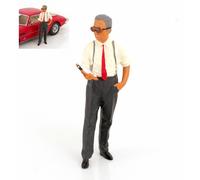 KK Scale FIGURINE ENZO WITH CLIPBOARD 1:18