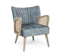 KONTE.DESIGN Poltrona VIRNA in tessuto effetto velluto azzurro, gambe e braccioli in legno naturale