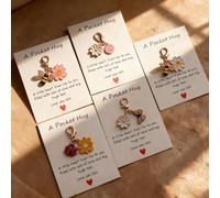 KOPOAO Realizzato a mano, 20 set di bomboniere per abbracci, inclusi giocosi giochi di parole e 10 set di ciondoli unici: farfalla, coccinella, fiore, ape, e altro ancora, regalo per laurea e