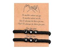 Koralpop Set di 2 braccialetti personalizzati per coppie, lettera iniziale, braccialetto rosa fatto a mano, per migliori amici, regalo di San Valentino, compleanno, Natale