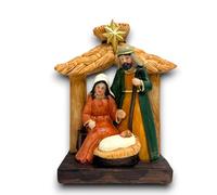 KORAT Natività in Resina con Capanna Effetto Legno 15x7x13 cm - Presepe Natalizio Classico con Sacra Famiglia e Gesù Bambino - Decorazione Natalizia Artigianale Dipinta a Mano, Ideale per Casa o Regal