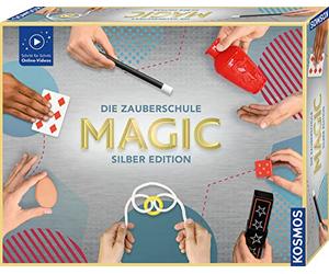 Kosmos 601799 Magic La Scuola di Magia - Argento Edition, Imparare Rapidamente magia, 35 Trucchi incantesimi, Molti Utensili magici, Cassetta Magica per Bambini a Partire da 8 Anni e Principianti,