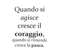 KUSTOM ART Poster Decorativo da Parete Serie Citazioni ed Aforismi Quando si Agisce Cresce il Coraggio Quando si Rimanda Cresce la Paura Stampa Artistica su Carta Patinata 42x30 cm Senza Cornice