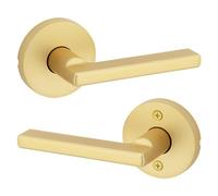 Kwikset Halifax - Maniglia per porta di passaggio interno, leva per porte di armadi e corridoi, maniglia reversibile non bloccabile, in ottone satinato, con protezione Microban