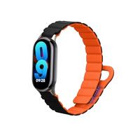 kwmobile Cinturino Compatibile con Xiaomi Mi Band 10 / Mi Band 9/8 - con Chiusura Magnetica in Silicone - Regolabile 14-22 cm - nero/arancione