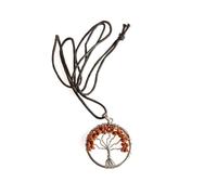 La collana con ciondolo albero della vita con pietre preziose avvolte in filo è