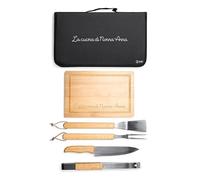 ''La cucina di nonna'' Set Barbecue Personalizzato con Tagliere in Legno, Custodia Nera e Utensili Professionali, 6 Pezzi Coltello Intagliatore Pinzetta Spatola Idea Regalo Festa dei nonni papà Natal