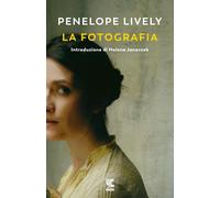 La fotografia [Paperback] [Mar 04, 2021] Lively, Penelope; Janeczek, Helena and