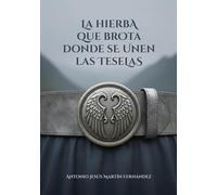 La hierba que brota donde se unen las teselas