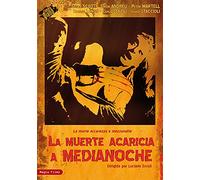 La muerte acaricia a medianoche