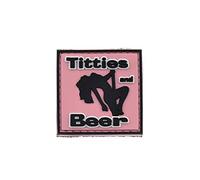 LA PATCHERIA Patch Titties and Beer 4x4 cm - Patch 100% Gomma con Velcro® originale Velcro® Brand Hook Cucito sul Retro - 3D alta definizione - per Decorare Giacche, Zaini, Uniformi
