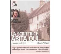 La scrittrice abita qui letto da Sandra Petrignani. Audiolibro. CD Audio formato MP3