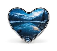 Lago Moraine in una notte stellata d'inverno - Spilla con stampa "Amore"