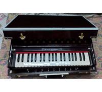 Lalit Kishori 9 stop, 3-1 2 Octaves Harmonium | Strumento musicale indiano originale | Sistema audio classico Hard Key | Sangeet Special Double Reed | Serrature numerate con borsa imbottita