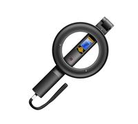L'alto metal detector tenuto in mano dell'analizzatore di sensibilità con le vibrazioni avvisa l'analizzatore di sicurezza per gli oggetti metallici