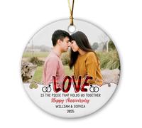 L'amore è il pezzo che ci tiene insieme Ornamento in ceramica, Ornamento natalizio con foto di coppia personalizzata 2025, Aggiungi foto I nostri primi ornamenti di Natale insieme per appuntamenti