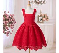 Lascia che la piccola principessa brilli in questo stupendo abito rosso traforato. Con scollo quadrato e adorabili spalline a fiocco, il motivo floreale intricato e la silhouette a-line lo rendono per