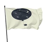 L'astronauta tiene il palloncino con l'universo Bandiera da giardino 3x5 FT Man Hand Galaxy Cosmos Star Ball Poliestere Yard Bandiere Casa Patio Prato Banner di auguri per esterni