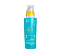 Latte solare waterproof dalla consistenza leggera, protegge dai danni dei raggi solari UVA e UVB e favorisce i meccanismi di riparazione naturali della cute, donando una pelle protetta e rinforzata