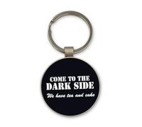 Lauthings Portachiavi divertente con scritta "We Have Tea And Cake Come To The Dark Side", design circolare in vetro nero, personalizzato, portachiavi in acciaio