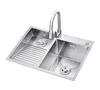 Lavandino in acciaio inox color argento con rubinetto, scolapiatti destro e lavabo, ideale per cucina, bar, bagno e ripostiglio.