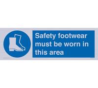 Le calzature di sicurezza devono essere indossate in quest'area Cartello - 600x200mm - L62