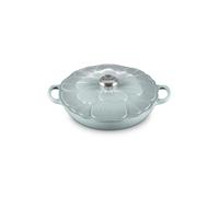 Le Creuset Tegame basso con coperchio a fiore in ghisa vetrificata 26 cm - sea salt Tegame basso con coperchio a fiore in ghisa vetrificata 26 cm - sea salt