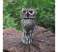 Le figurine del gufo proteggono la statua del giardino dell'arredamento