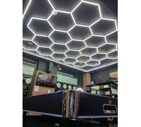 led nido d'ape esagonale luce rombo design moderno barber shop detailing officina soffitto parete garage illuminazione carrozzeria lucidatura auto bar hotel (cornice + esagoni 4.78x4.20 m)