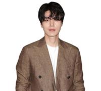 Lee Dong-Wook (Brown Suit) Ritaglio di buddy a metà corpo