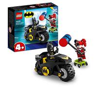LEGO 76220 DC Batman Contro Harley Quinn, Set di Action Figure di Supereroi con Skateboard e Moto Giocattolo, Giochi per Bambini e Bambine dai 4 Anni