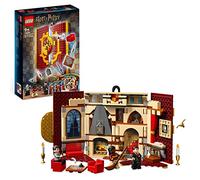 LEGO 76409 Harry Potter Stendardo della Casa Grifondoro da Parete per Bambini e Bambine, Giocattolo con Sala Comune del Castello di Hogwarts e 3 Minifigure, Giochi da Viaggio da Collezione