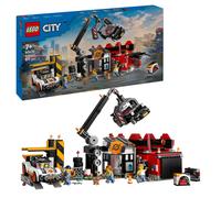 Lego city 60472 sfasciacarrozze con auto, giocattolo con 2 macchine, ricambi, gru, crusher e 4 minifigure, giochi bambini 8+