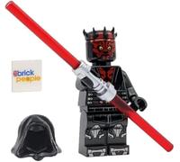 LEGO Star Wars: Darth Maul con armatura argentata, cappuccio, mantello e doppia spada laser