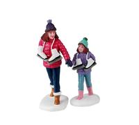 Lemax Skating Sisters Village - Set di 2 statuine in resina, altezza 7,2 cm, multicolore