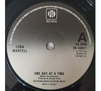 Lena Martell - One day at a time / Vinyl single [Vinyl-Single 7'']