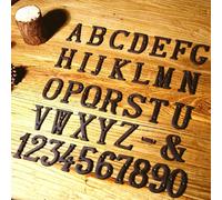 Lettere, numeri o simboli in metallo di ghisa inglese. Possono essere combinati in parole, slogan, numeri civici, targhe per cassette postali, ecc. Per la decorazione della casa, bar, caffè e palestre