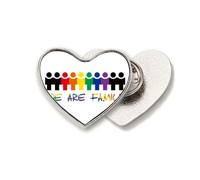 LGBT - Spilla a forma di cuore con bandiera arcobaleno e scritta "We Are Faly", in metallo