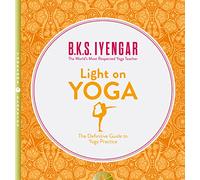 B. K. S. Iyengar Light on Yoga (Tascabile)