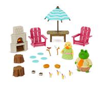 Lil Woodzeez - Casetta giocattolo con mobili da giardino - Braciere in miniatura e sedie - Set da gioco per casa delle bambole - 2 personaggi sno