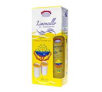 Limoncello di Sorrento con bicchieri di ceramica decorati