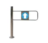 L'ingresso del Mercato è Dotato di Un cancello di Sicurezza Automatico per Il metano, Una Porta Metallica Industriale a Senso Unico con pilastri e Una Porta di Passaggio/corridoio di 70x100