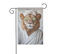 Lion In A Spa Cetriolo Fette Sopra Occhi Bandiera da Giardino 30x45cm Verticale Double Sided Casale Vacanze Esterne Decorazioni Cortile Bandiera